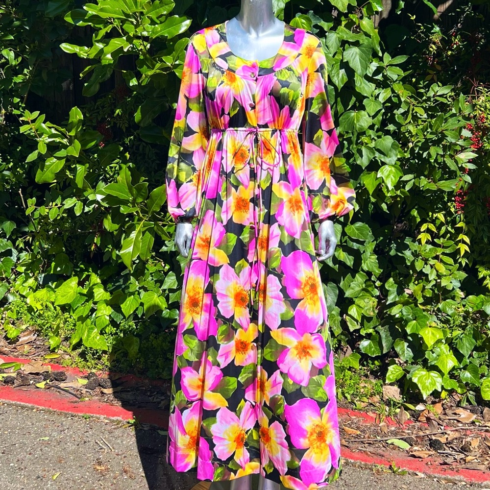 1970s Vanity Fair Elegant Floral Nightgown/Dress - Picture 1 of 7